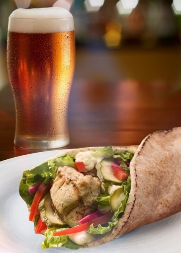 Beer & Shawarma ช่วงเวลาดีๆ ที่ “ดีเลาจน์ เบียร์การ์เด้นท์”