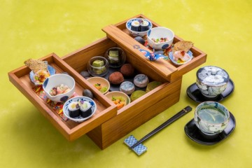 อัพแอนด์อะบัพบาร์ แนะนำชุดน้ำชายามบ่ายชุดใหม่ แปลกใหม่ไม่เหมือนใคร