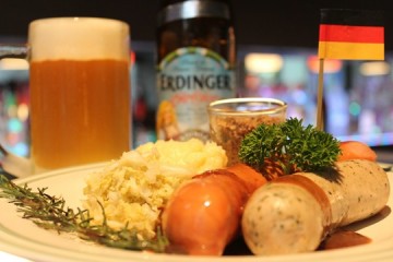 OKTOBERFEST เทศกาลเบียร์เยอรมัน...ที่ดีเลาจน์ เบียร์การ์เด้นท์