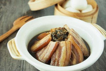 “เคาหยก หมูพันปี” ที่โรงแรมใบหยก สกาย