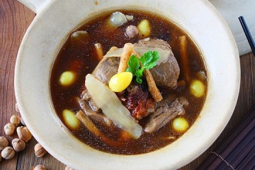 เป็ดตุ๋นหยกจ๊ก สไตล์ฮ่องกง ที่โรงแรมใบหยก สกาย