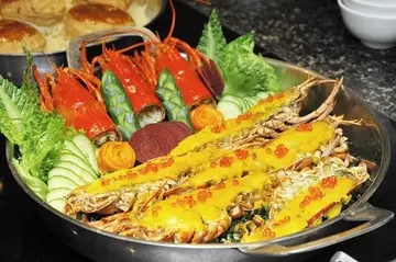 ซันเดย์ บรันช์ อิ่มคุ้มมา 4 จ่าย 3 ณ ห้องอาหารฟีสท์