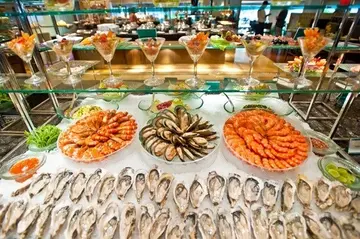 อิ่มคุ้มมา 4 จ่าย 3 บุฟเฟ่ต์มื้อค่ำ และซันเดย์ บรั๊นช์ ณ ห้องอาหารฟีสท์