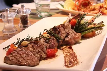 อร่อยจัดหนักซันเดย์ บรันช์ มา 4 จ่าย 3 ณ ห้องอาหารฟีสท์