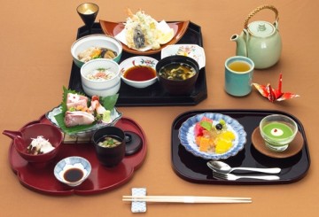 เมนูอาหารชุดสำหรับช่วงกลางฤดูร้อนที่ประเทศญี่ปุ่น