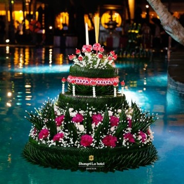 มื้อค่ำพร้อมลอยกระทงริมแม่น้ำเจ้าพระยา