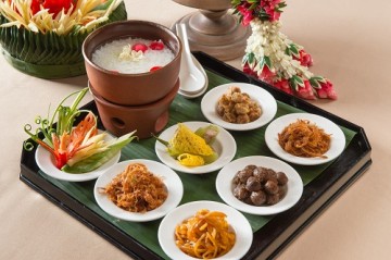 ข้าวแช่ต้นตำรับชาววัง ที่ห้องอาหาร อัพแอนด์อะบัฟ