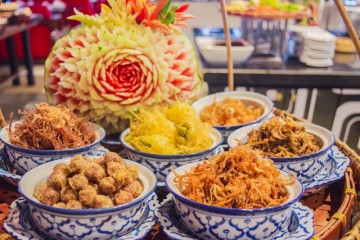 อิ่มอร่อยรับสงกรานต์ที่ เดอะ สแควร์