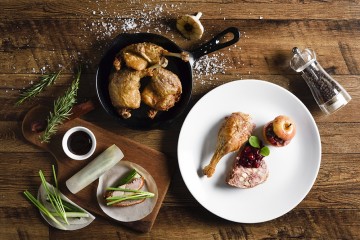 สัมผัสความนุ่มชุ่มฉ่ำของหลากหลายเมนูเป็ดอบที่ห้องอาหาร FLAVORS