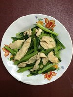 ผัดผักกวางตุ้งใส่ไก่