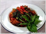 หมูผัดพริกแกงโหระพา  