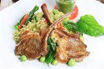 ข้าวผัดเขียวหวานซี่โครงแกะออสเตรเลีย