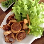 ปลาหมึกยัดไส้ทอดกระเทียม