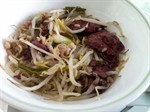 ผัดถั่วงอกใส่เลือดหมู