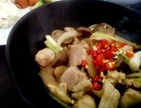 หมูผัดพริกสด