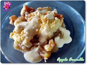 Apple Crumble with Vanilla Sauce
