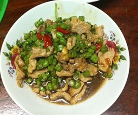 กะเพราไก่ใส่ถั่วฝักยาว