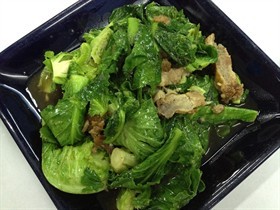 ผัดแขนงหมูกรอบ