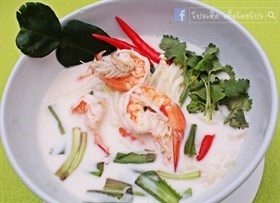 Spicy Coconut Milk Soup with Shrimp and Lily Mushroom