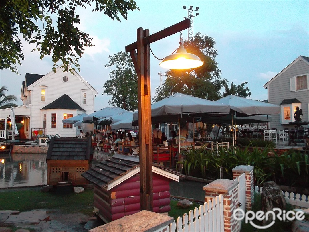 บ้านน้ำเคียงดิน