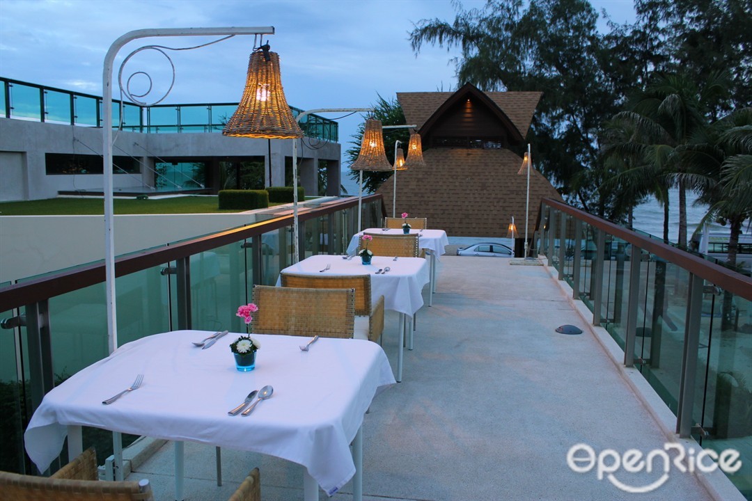 Aqua Bar & Grill @Sea