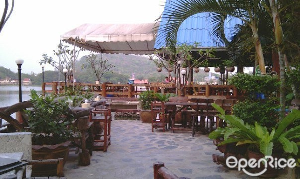 สวนอาหารบ้านน้ำเคียงฟ้า