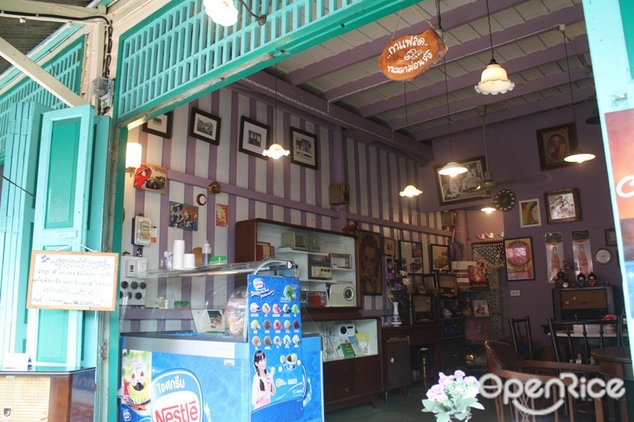 กาแฟสด ขนมมาม่อนจัง