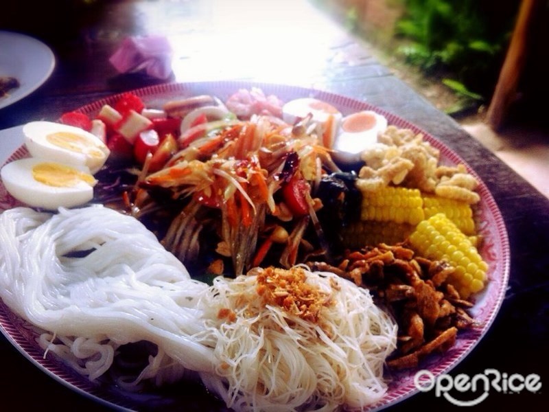 ส้มตำบ้านสวน ถนนกะเพรา