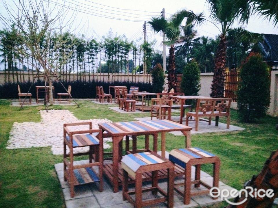 อีท มี พลีส