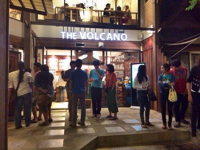 The Volcano (เดอะ โวลคาโน่)-door-photo