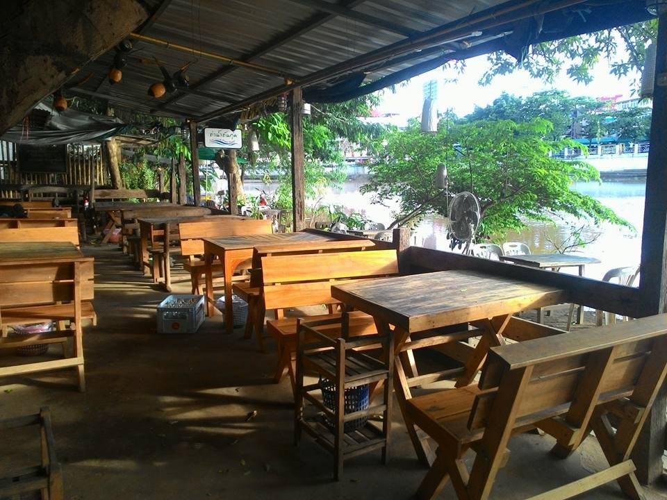 ท่าน้ำต้นกุ่ม