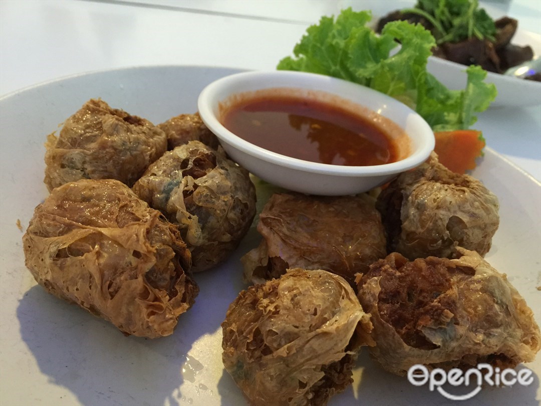 แหลมหินซีฟู้ดถลาง