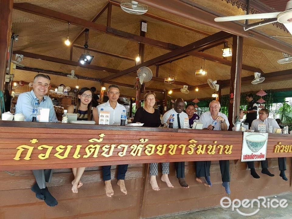 ก๋วยเตี๋ยวห้อยขาริมน่าน