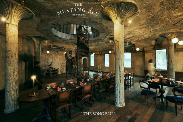 The Mustang Blu-door-photo