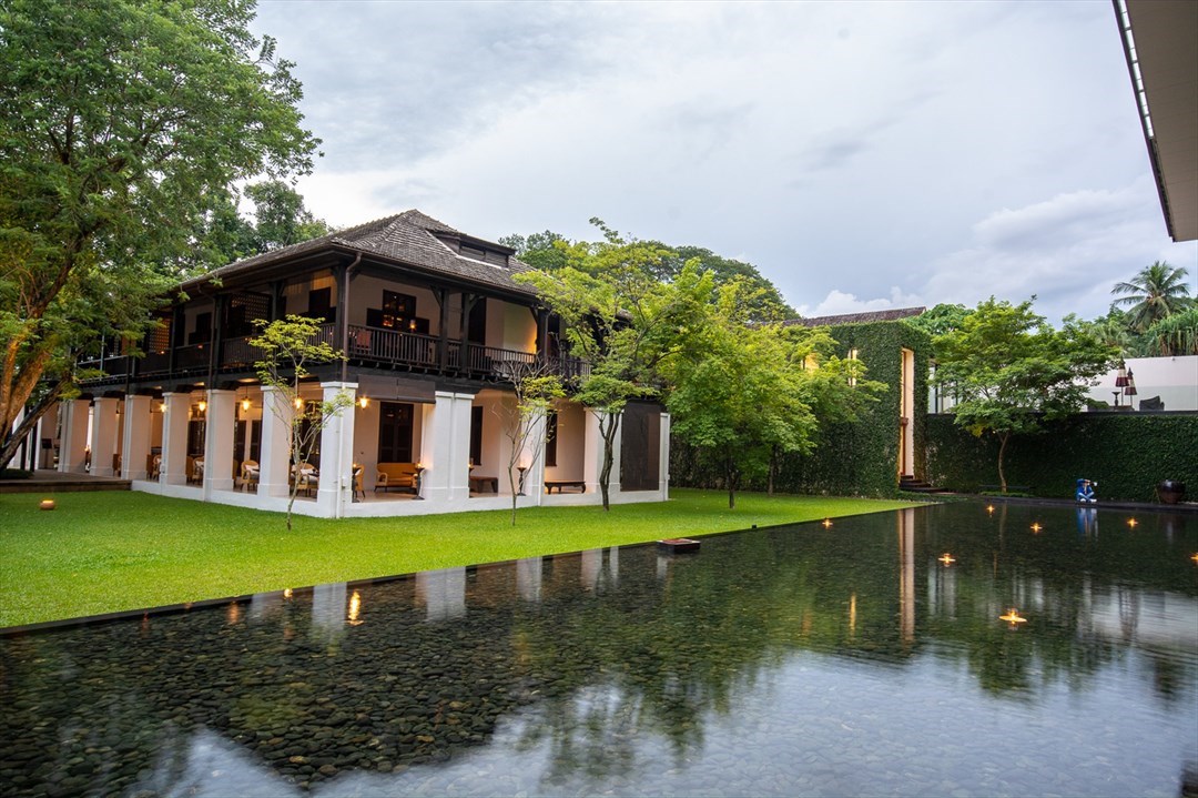 The Service 1921 Restaurant & Bar