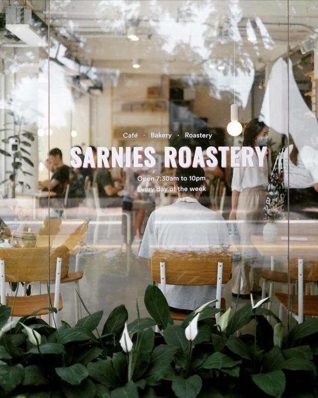 Sarnies Roastery-door-photo