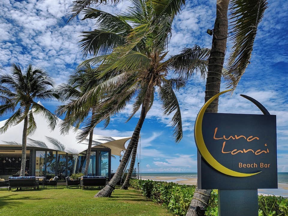 Luna Lanai Beach Bar