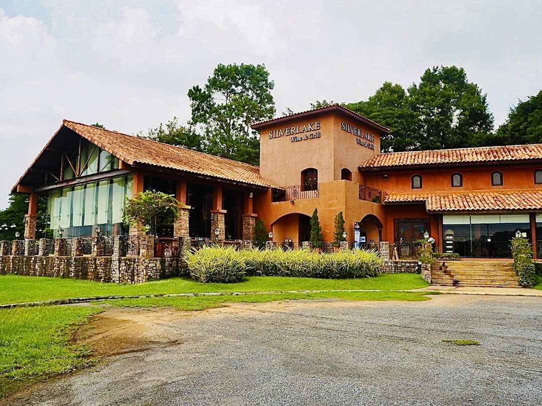 Silverlake Wine & Grill Restaurant