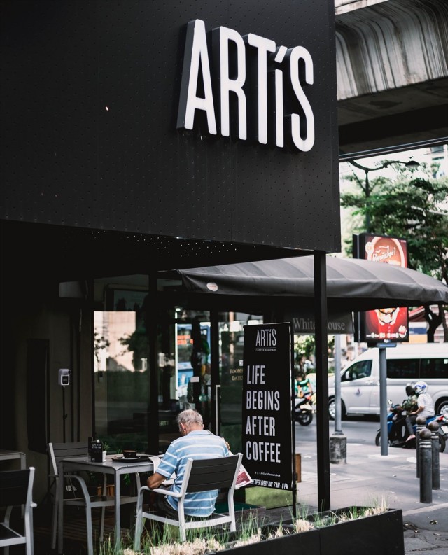 Artis Coffee-door-photo
