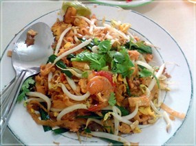 ผัดไทยกุ้งสด 