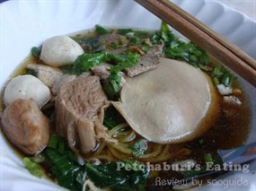 ก๋วยเตี๋ยวตลาดริมน้ำ