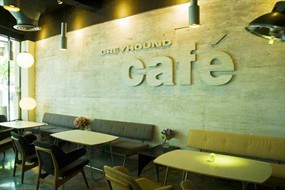Greyhound Café (เกรย์ฮาวด์ คาเฟ่)
