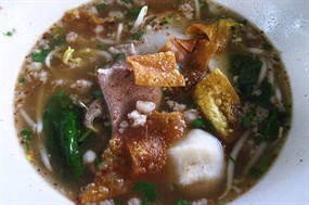 อุ้ม ก๋วยเตี๋ยวหมูตำลึง