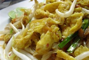 ผัดไทชาววังห่อไข่
