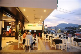 Hallo Patong Dormtel Restaurant & Bar ป่าตอง