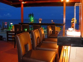 Malibu Beach Cafe หาดเฉวง