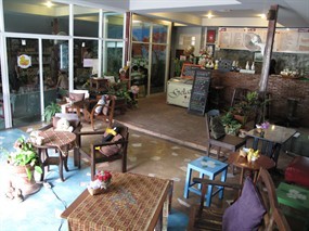 Baan Ped Café