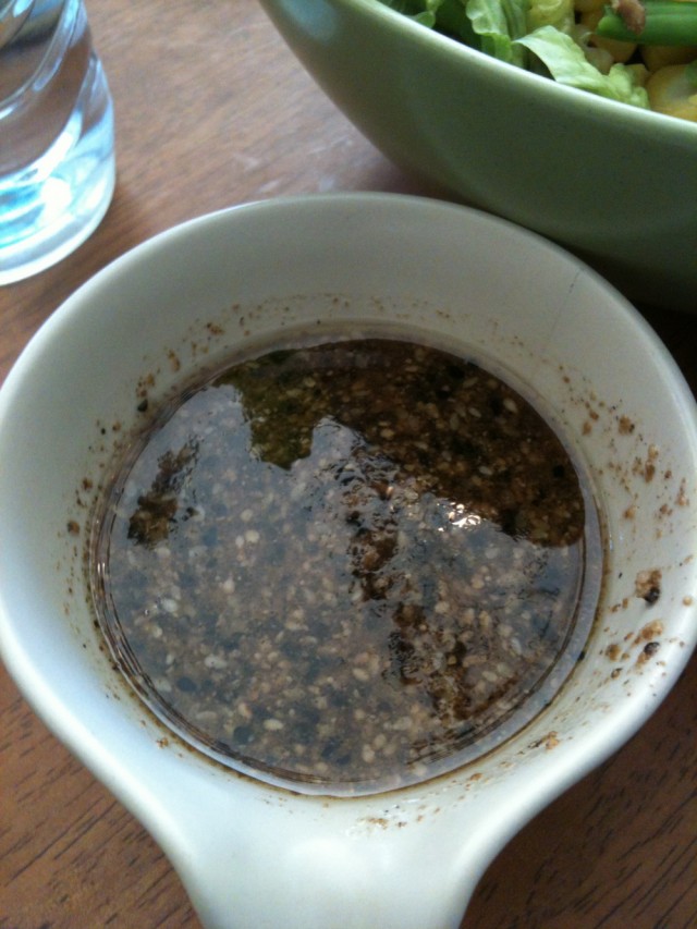 ซอสราดกับสลัดเนื้อ