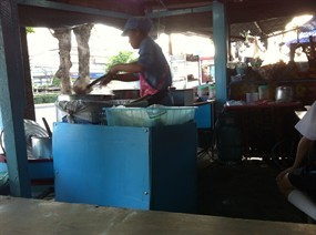 ก๋วยเตี๋ยวเรือ ข้างเทคนิคมีนบุรี