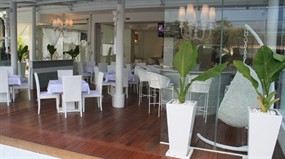 Santi White Restaurant